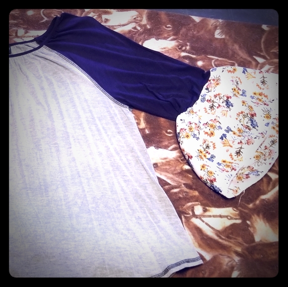 Beautiful Discreet brand top with flare sleeves. - Picture 1 of 5